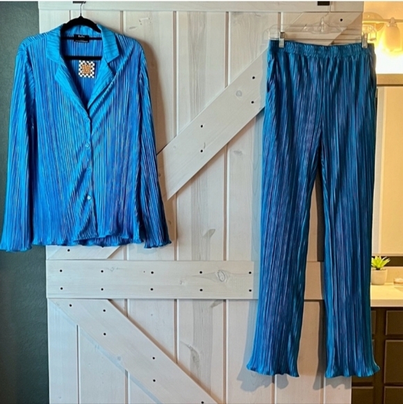 Dressed in LALA Long Sleeve Pilessè Set in Electric Blue - Picture 5 of 8